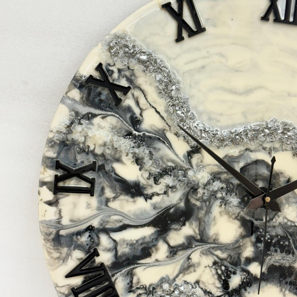 Curvy Black White silent Clock 17.5 inches