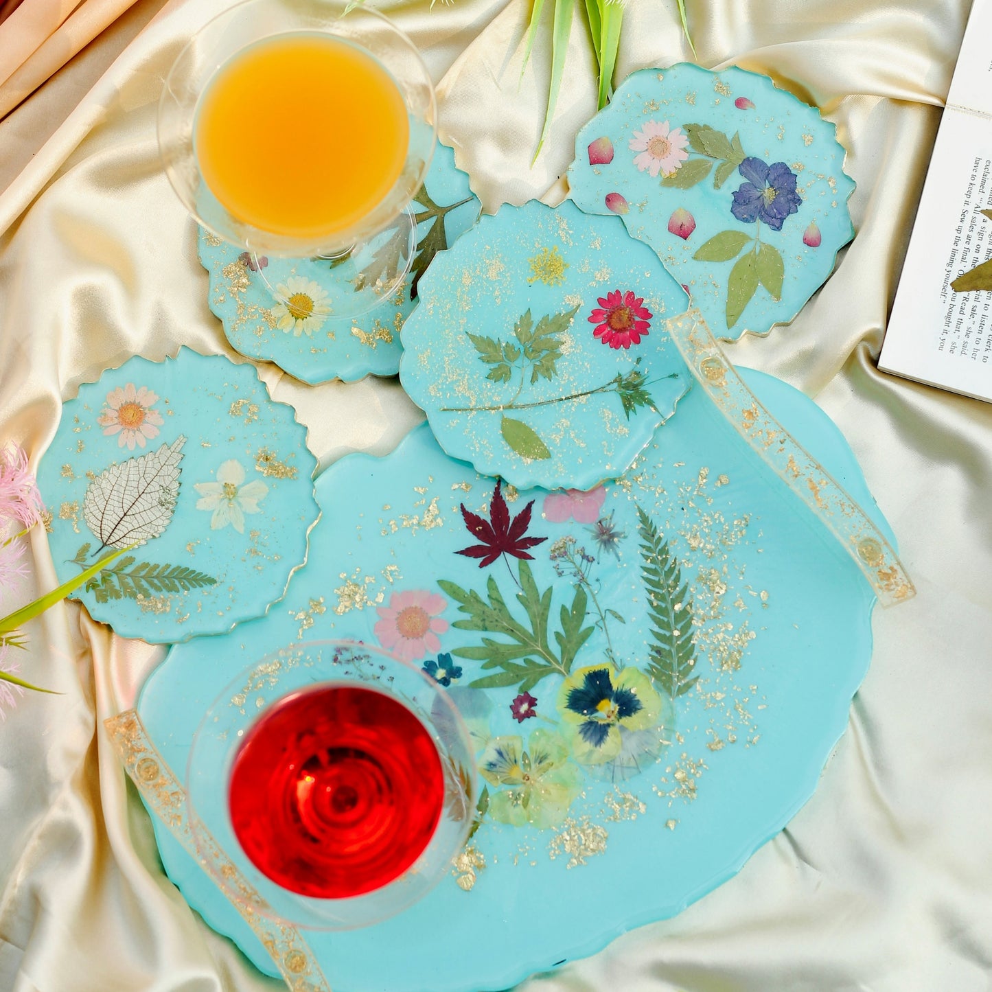 The Garden - Real Flowers Handmade Tray Set With 6 Coasters (Blue)