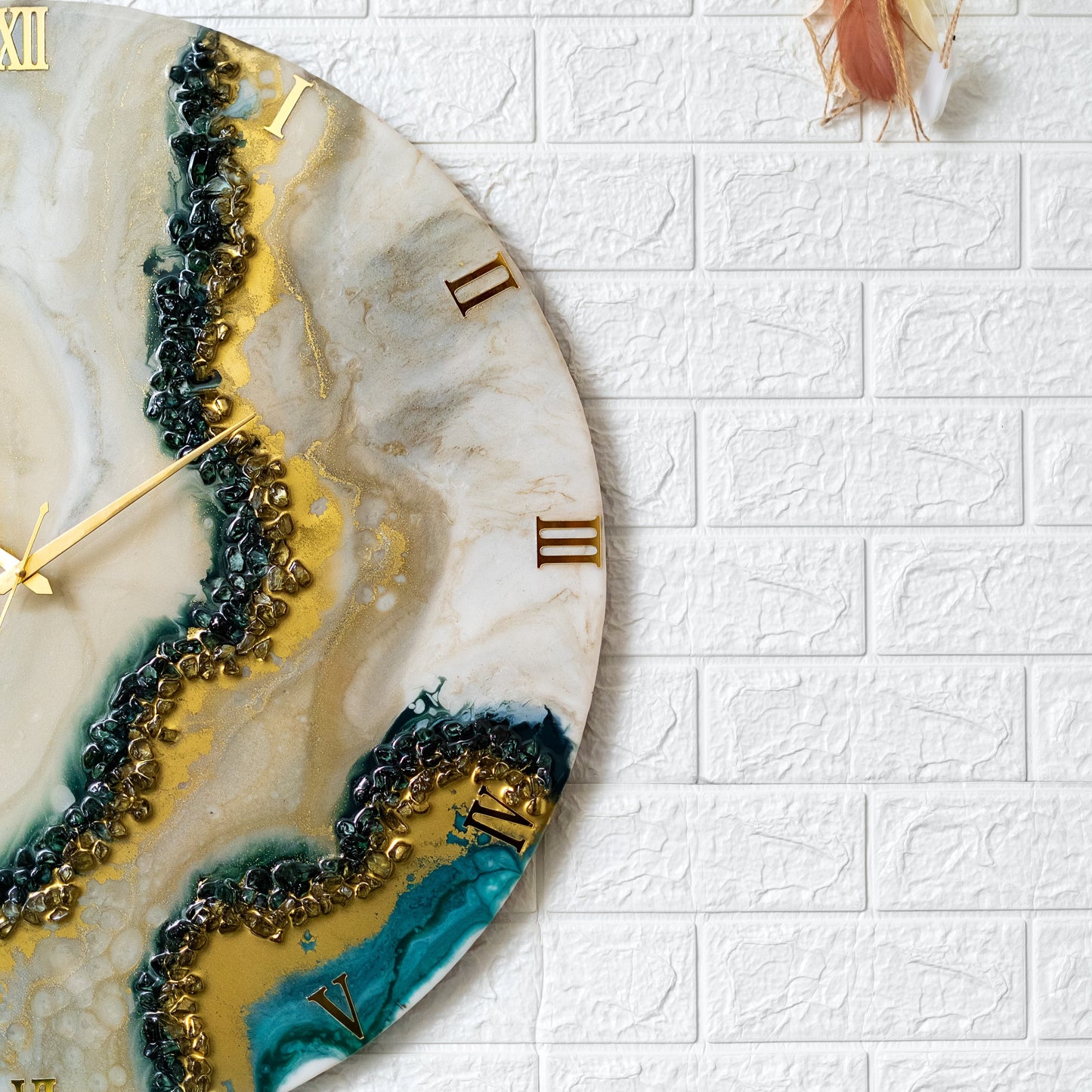 Curvy Green Shiny Marble Finish Wall Clock