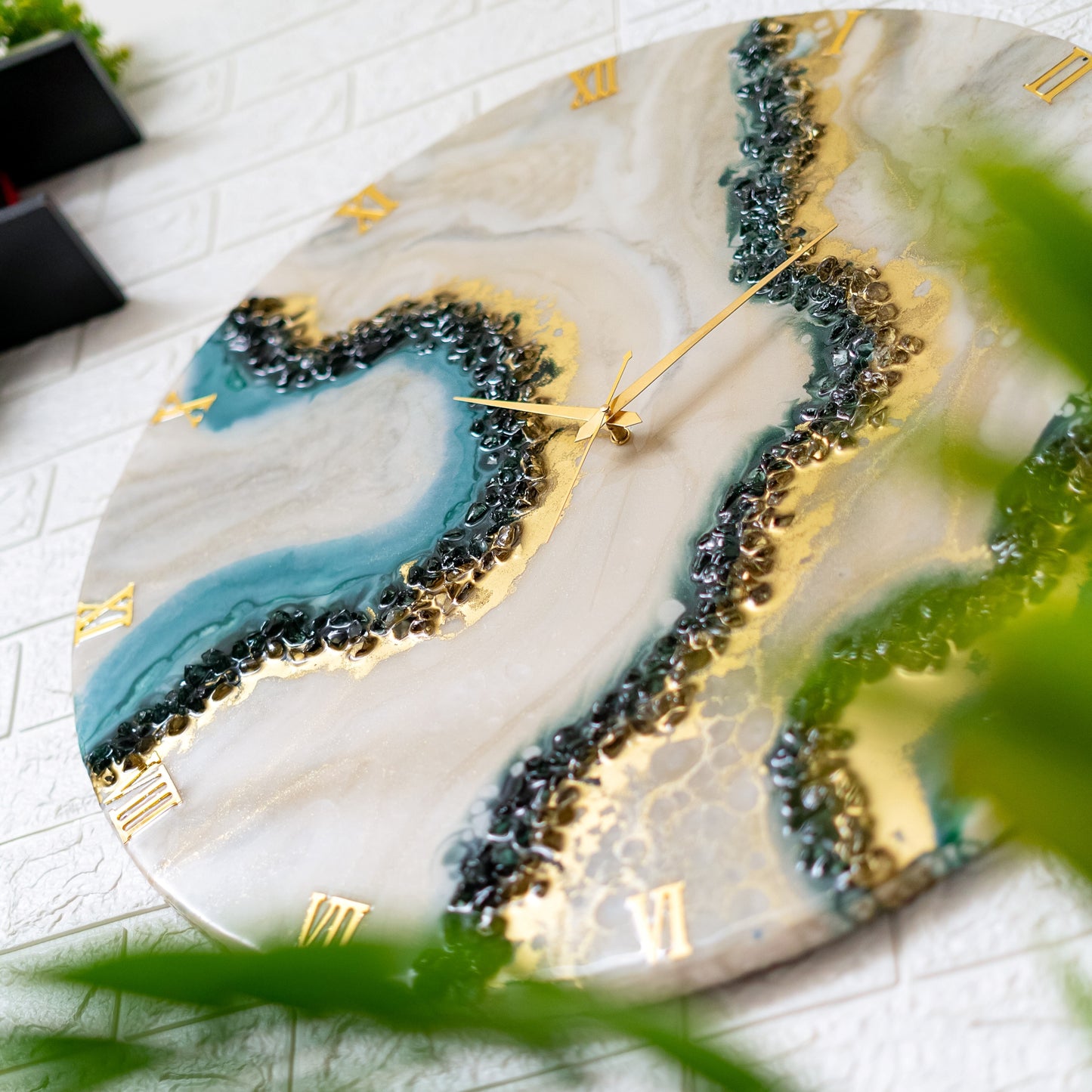 Curvy Green Shiny Marble Finish Wall Clock