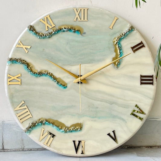 *Oasis  Silent Clock 17.5 inches