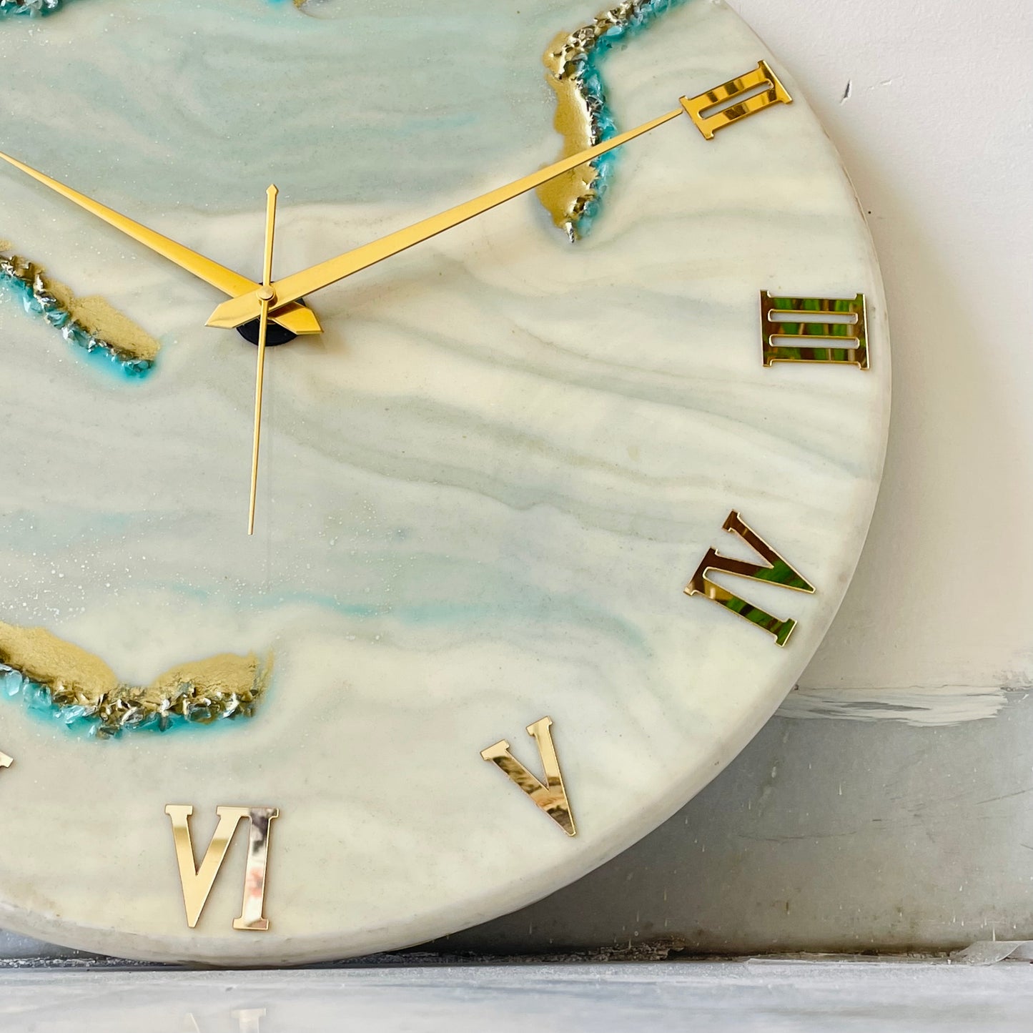 *Oasis  Silent Clock 17.5 inches
