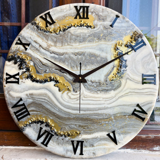 *Black & white Desert Silent Clock 17.5 inches(CS)