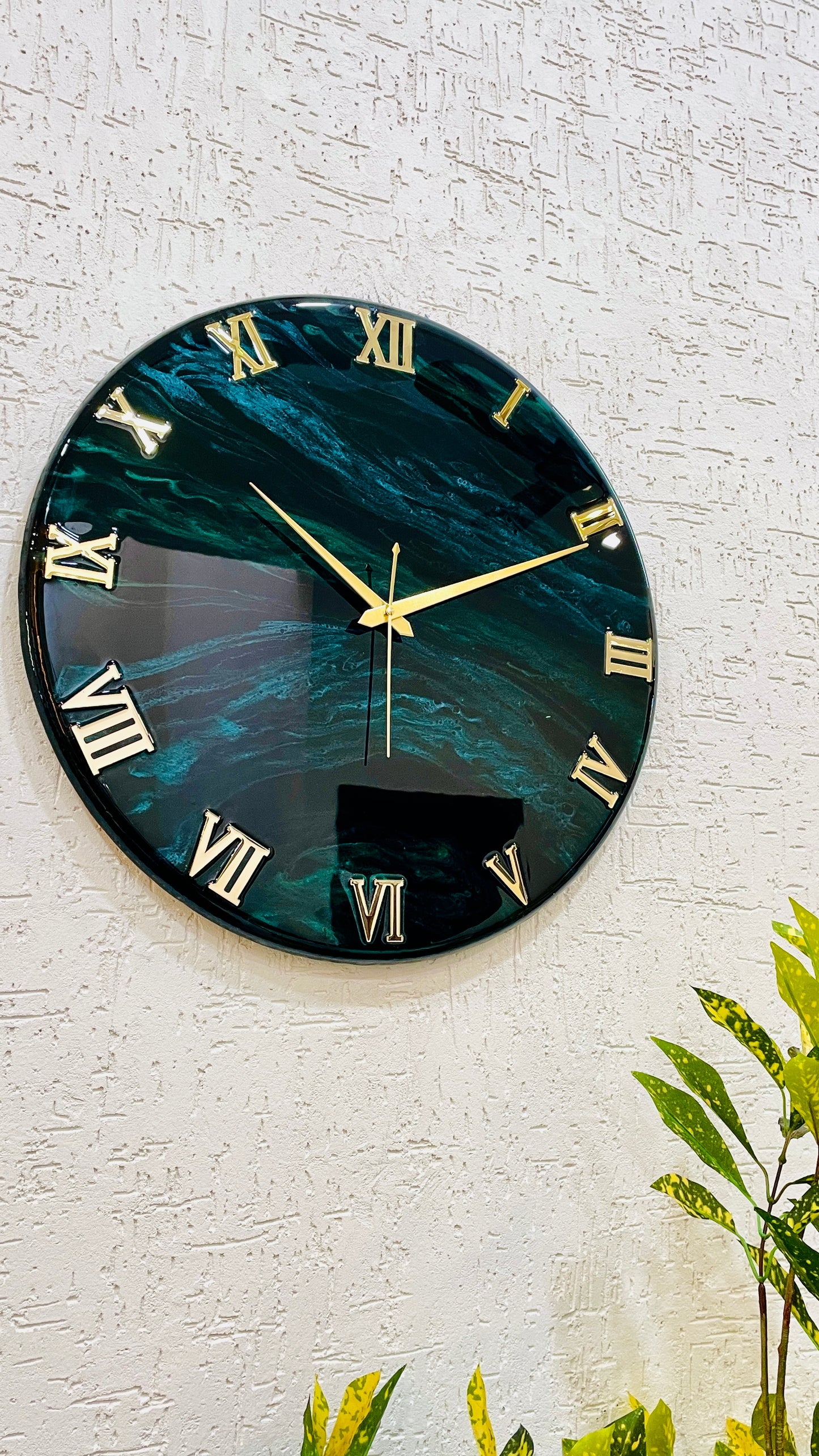 Lush Forest Medium Silent Clock 17.5 Inches