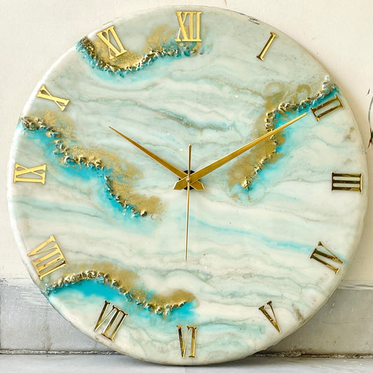 *Oasis  Silent Clock 17.5 inches