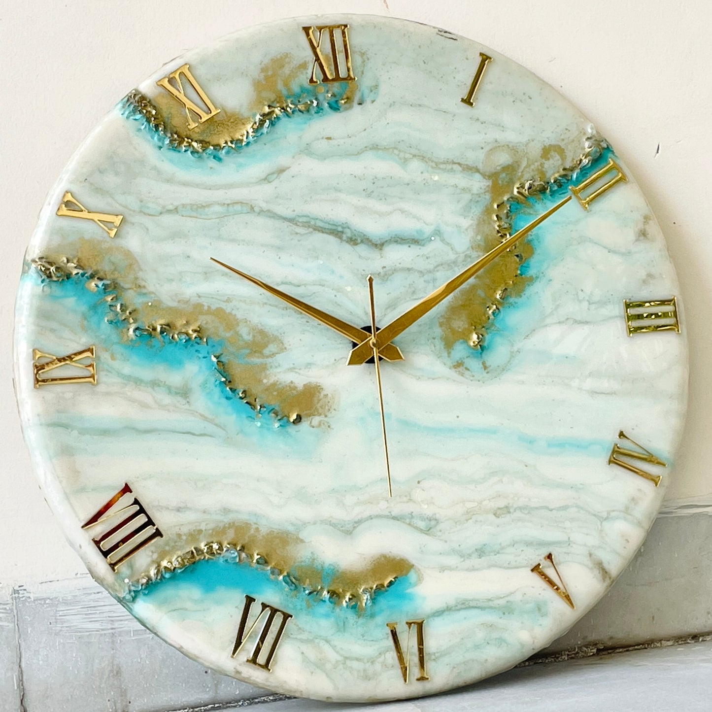 *Oasis  Silent Clock 17.5 inches