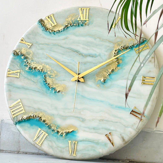 *Oasis  Silent Clock 17.5 inches