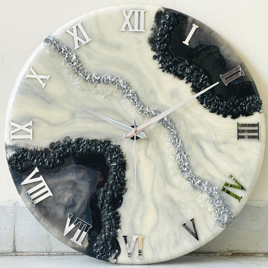 *Silver Geode Silent Clock 17.5 inches