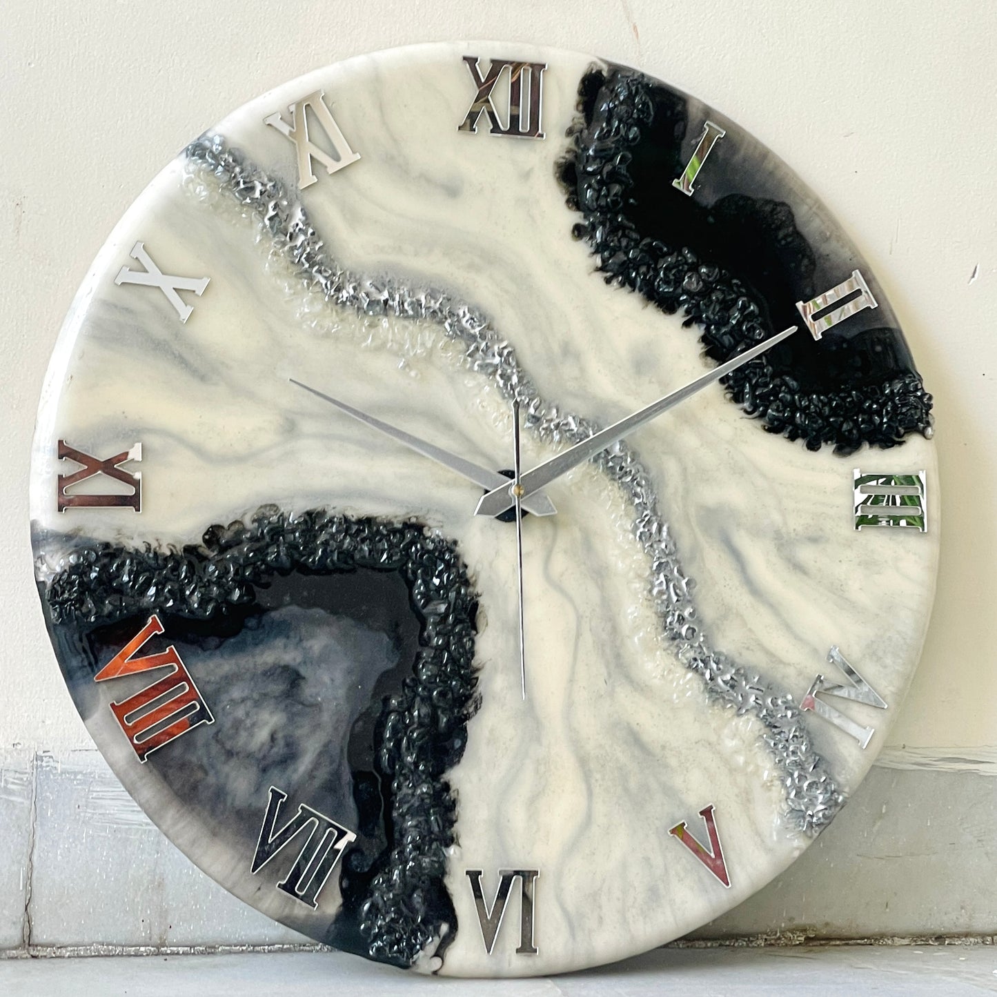 *Silver Geode Silent Clock 17.5 inches