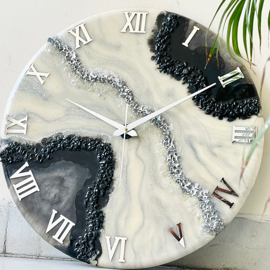 *Silver Geode Silent Clock 17.5 inches