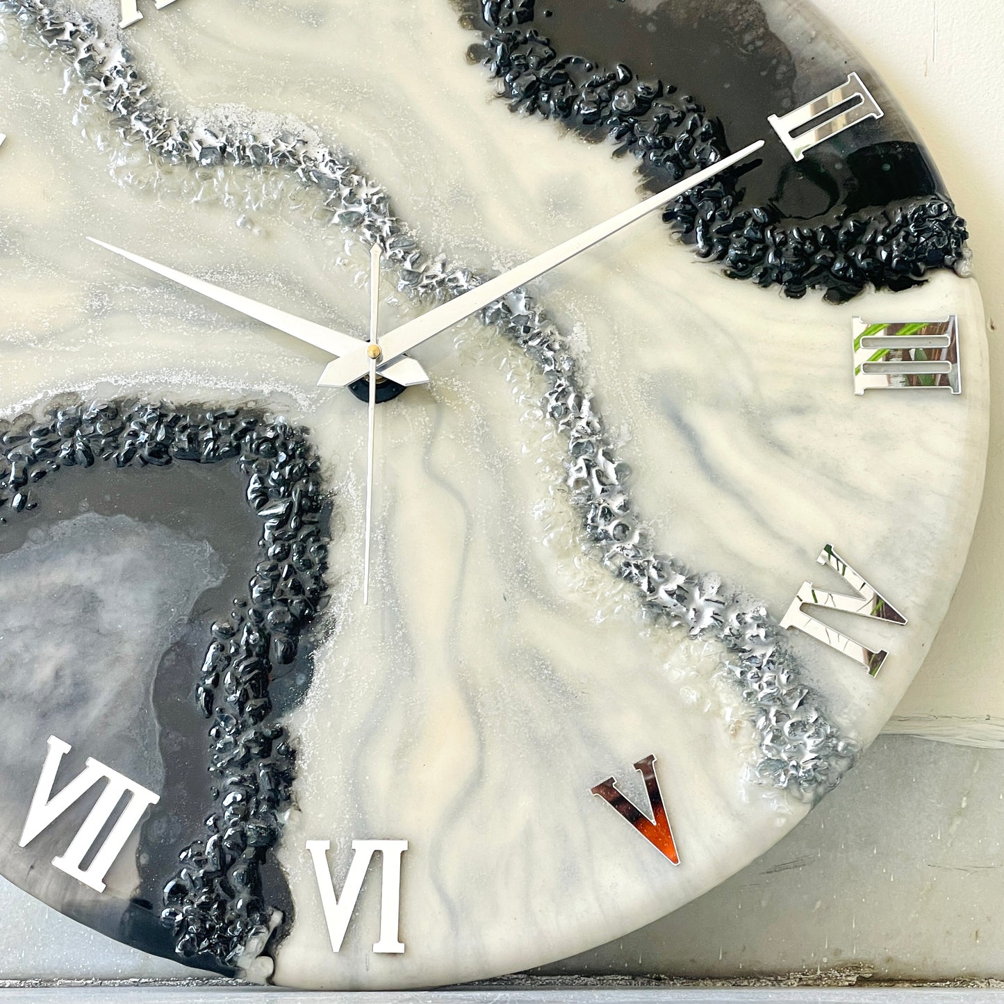 *Silver Geode Silent Clock 17.5 inches