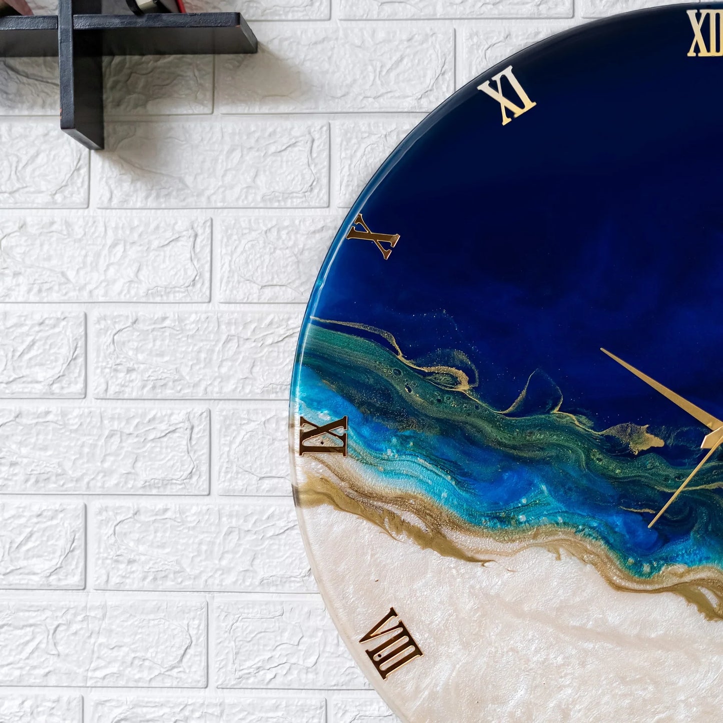 Ticking Thunder Silent Resin Wall Clock (Royal Blue)