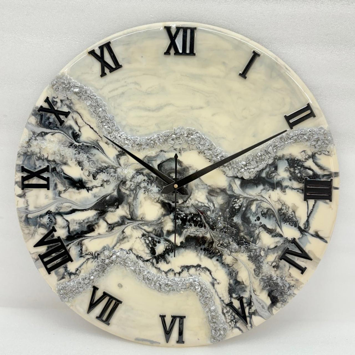 Curvy Black White silent Clock 17.5 inches