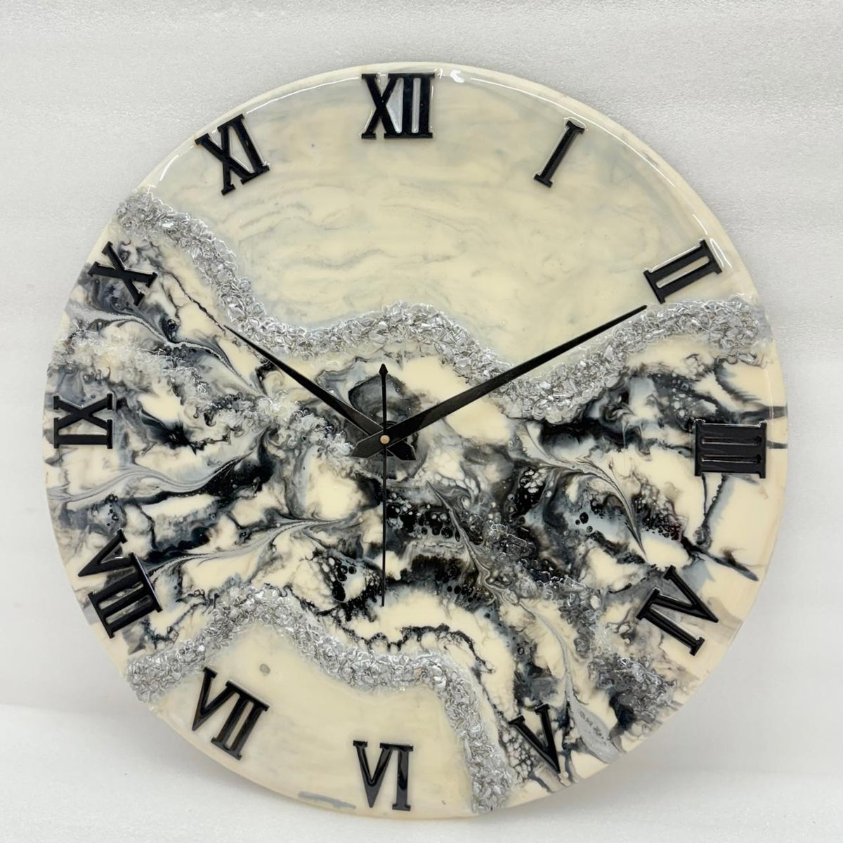 Curvy Black White silent Clock 17.5 inches